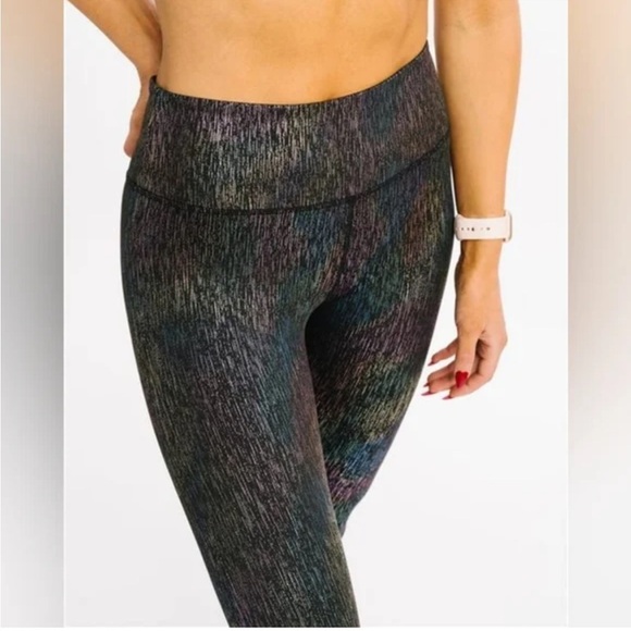 Zyia Vertical Mirage Light N Tight Leggings - Picture 2 of 8